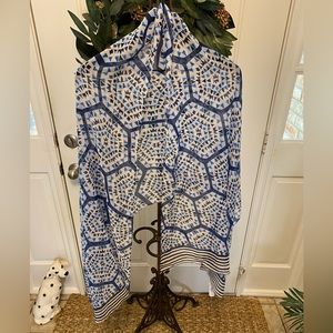 NWT Pretty Lightweight Geometric Print Long Scarf